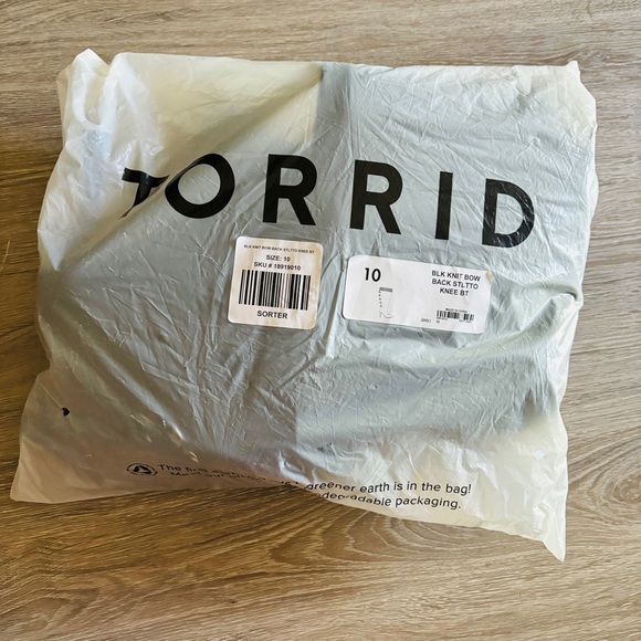 Torrid Bow Back Stiletto Knee Boot NWT Size 10W - Picture 6 of 6